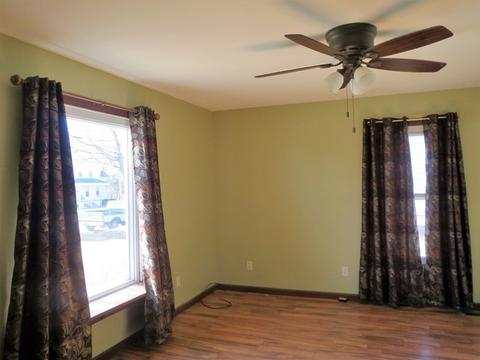 325 E Van Buren St, Ohio, IL 61349 photo 4