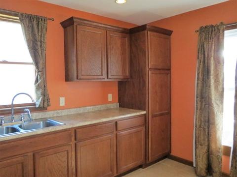 325 E Van Buren St, Ohio, IL 61349 photo 2