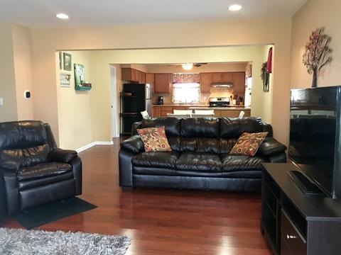 613 Westgate Dr, Aurora, IL 60506 photo 2