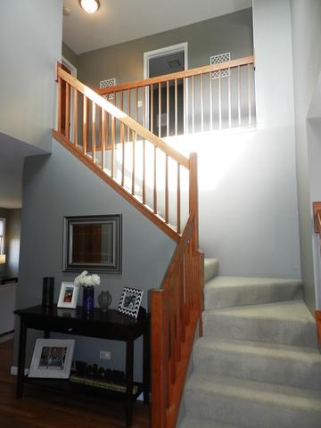 3046 Diane Dr, Aurora, IL 60504 photo 2