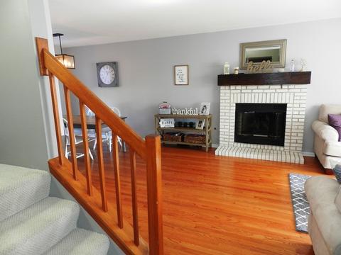 3046 Diane Dr, Aurora, IL 60504 photo 4