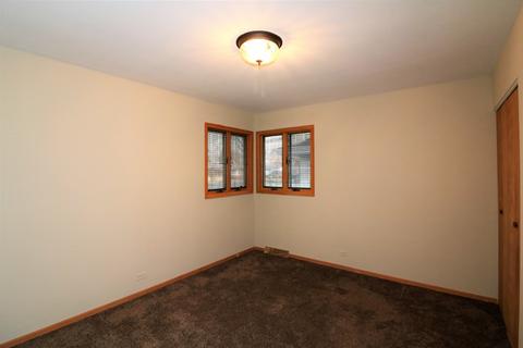 725 Therese Ter, Des Plaines, IL 60016 photo 12