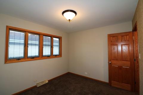 725 Therese Ter, Des Plaines, IL 60016 photo 13