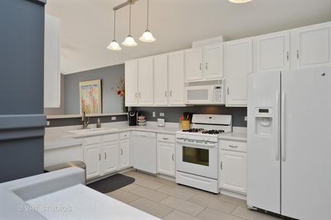 2218 Daybreak Dr, Aurora, IL 60503 photo 4
