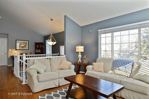 2218 Daybreak Dr, Aurora, IL 60503 photo 2