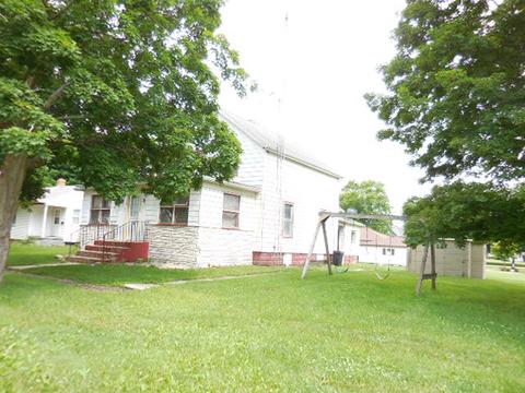 208 E 3rd St, Lostant, IL 61334 photo 2