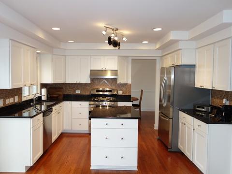 2 S521 Seneca Dr, Wheaton, IL 60189 photo 3