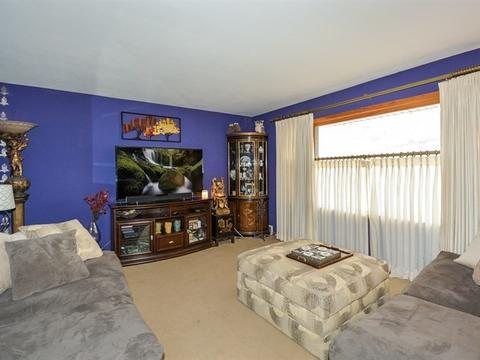 607 E Bevan Dr, Joliet, IL 60435 photo 2