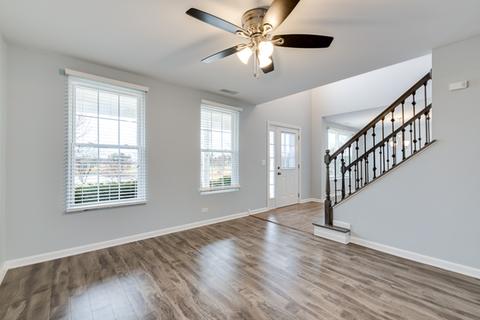1120 Symphony Dr, Aurora, IL 60504 photo 4