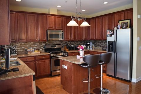 473 E Railroad Ave, Bartlett, IL 60103 photo 2