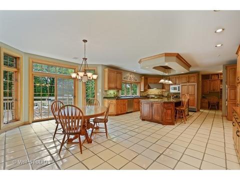 2 Eagle Pointe Dr, Barrington, IL 60010 photo 12