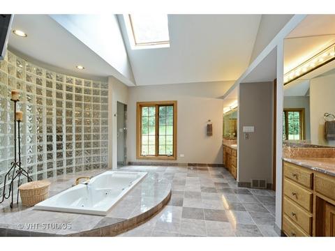 2 Eagle Pointe Dr, Barrington, IL 60010 photo 14