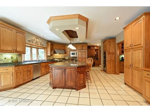 2 Eagle Pointe Dr, Barrington, IL 60010 photo 11