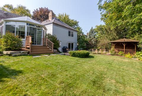 2069 Spring Green Dr, Wheaton, IL 60189 photo 2