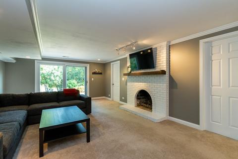 2069 Spring Green Dr, Wheaton, IL 60189 photo 8