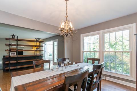 2069 Spring Green Dr, Wheaton, IL 60189 photo 5