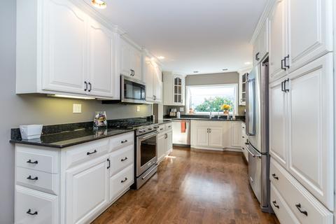 2069 Spring Green Dr, Wheaton, IL 60189 photo 4