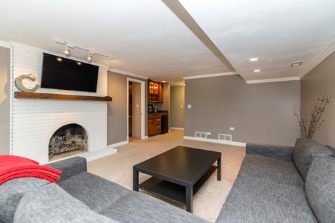 2069 Spring Green Dr, Wheaton, IL 60189 photo 7