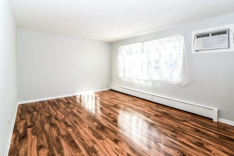 9452 Potter Rd, Des Plaines, IL 60016 photo 3