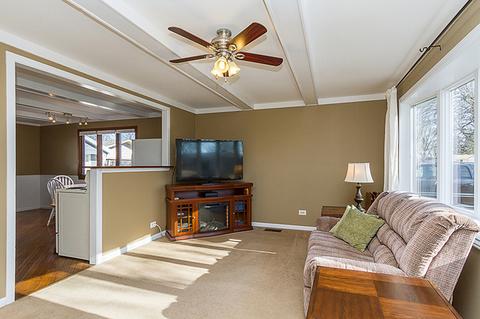 3200 Swallow Ln, Rolling Meadows, IL 60008 photo 2