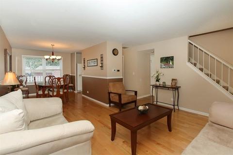 901 Perry Dr, Algonquin, IL 60102 photo 2