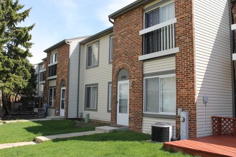 1762 Raleigh Ln, Hoffman Estates, IL 60169 photo 1