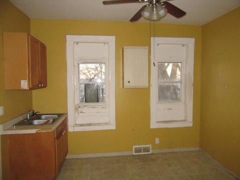 522 Franklin St, Peru, IL 61354 photo 3