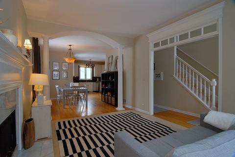 324 N Wright St, Naperville, IL 60540 photo 2