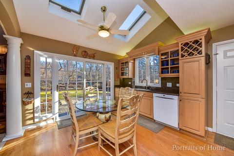 1225 Delles Rd, Wheaton, IL 60189 photo 2
