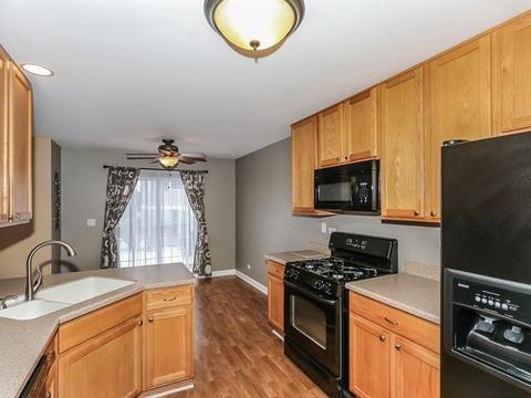 2490 Amber Ln, Elgin, IL 60123 photo 11