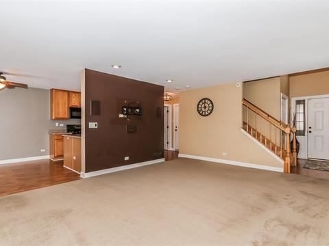2490 Amber Ln, Elgin, IL 60123 photo 8
