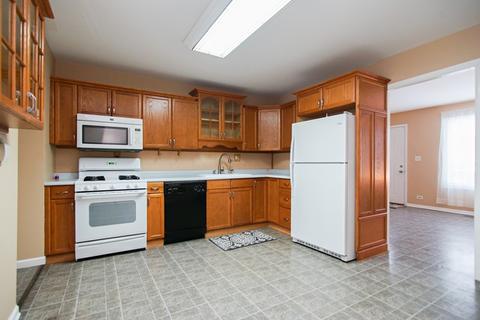 22 E Pine St, Streamwood, IL 60107 photo 4