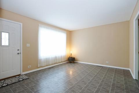 22 E Pine St, Streamwood, IL 60107 photo 3