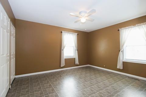 22 E Pine St, Streamwood, IL 60107 photo 7