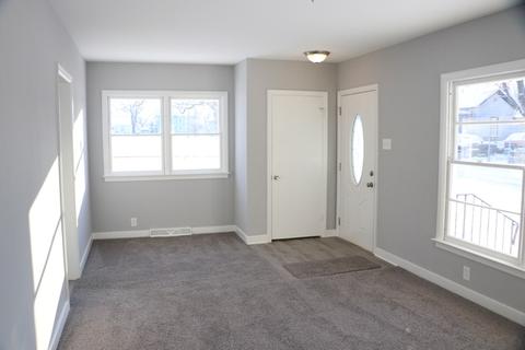 606 Flagg St, Aurora, IL 60505 photo 2