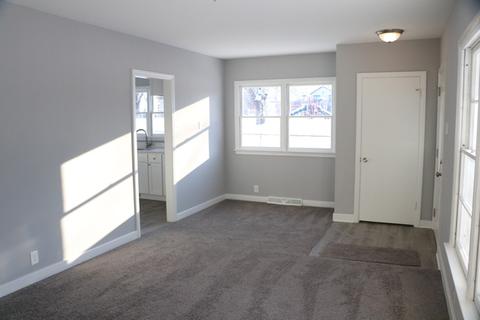 606 Flagg St, Aurora, IL 60505 photo 4