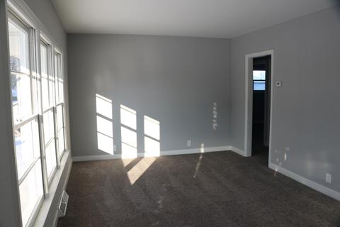 606 Flagg St, Aurora, IL 60505 photo 3