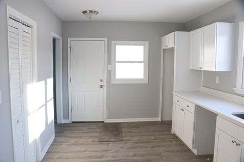 606 Flagg St, Aurora, IL 60505 photo 5
