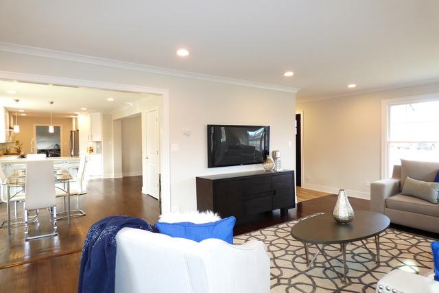  1106 N Westgate Rd, Mount Prospect, IL 60056 photo 2