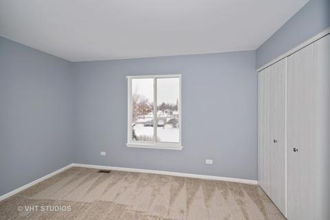 2437 Smithfield Ct, Aurora, IL 60503 photo 10