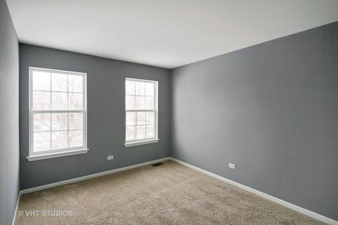 2437 Smithfield Ct, Aurora, IL 60503 photo 9