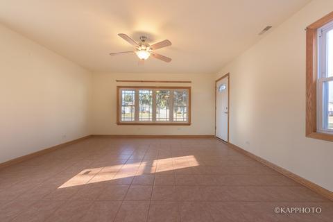 8521 S 77th Ct, Bridgeview, IL 60455 photo 4