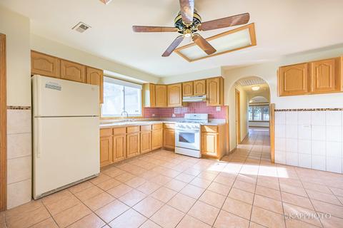8521 S 77th Ct, Bridgeview, IL 60455 photo 8