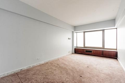 175 E Delaware Pl #8408, Chicago, IL 60611 photo 23