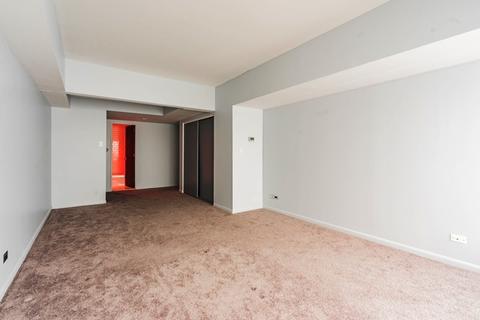 175 E Delaware Pl #8408, Chicago, IL 60611 photo 12