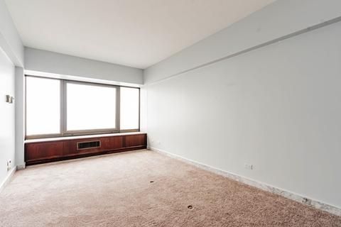175 E Delaware Pl #8408, Chicago, IL 60611 photo 24