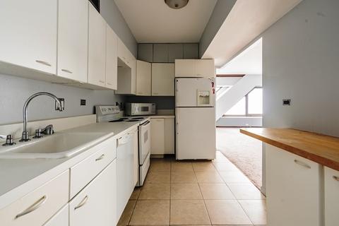175 E Delaware Pl #8408, Chicago, IL 60611 photo 19