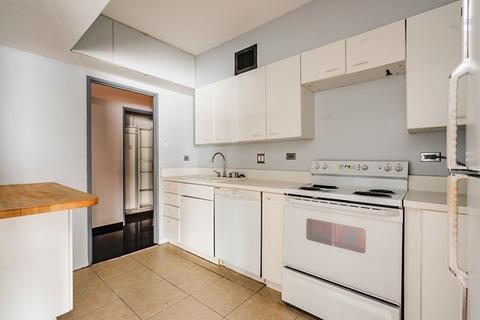 175 E Delaware Pl #8408, Chicago, IL 60611 photo 17