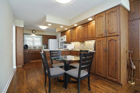 591 Milton Ln, Hoffman Estates, IL 60169 photo 3