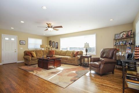 591 Milton Ln, Hoffman Estates, IL 60169 photo 4